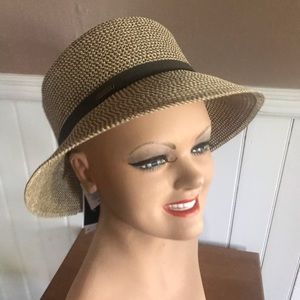 Packable straw hat